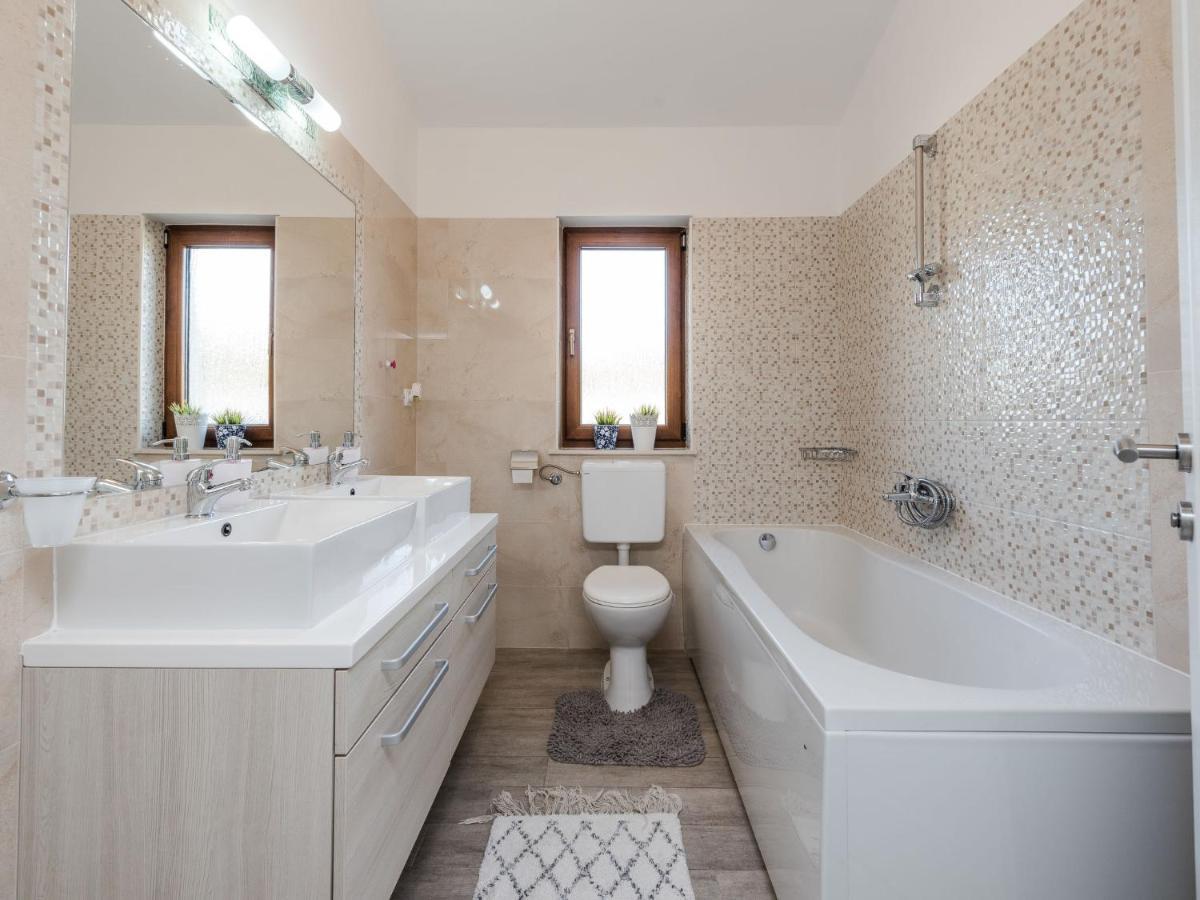 Holiday Home Velebit By Interhome Рованиска Екстериор снимка