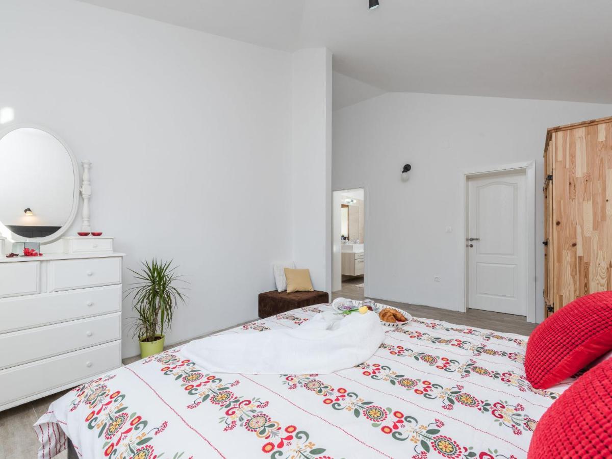 Holiday Home Velebit By Interhome Рованиска Екстериор снимка